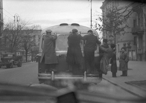 "Winogrona" na autobusie (lata 50. XX w.)